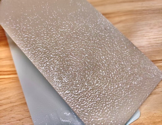 Odporność chemiczna na zmarszczki Brązowa powłoka powłoka dla dekoracji metalowych na zewnątrz