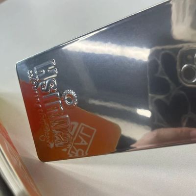 Powłoka proszkowa Mirror Chrome z wykończeniem zbliżonym do lustra, odpornością na korozję i zarysowania oraz brakiem chromu sześciowartościowego do powierzchni metalowych