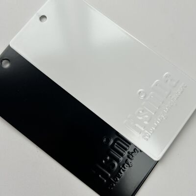 Oszczędność zasobów TGIC Poliaester Powder Coat No Pollution High Temperature Resistance